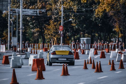 Programy lojalnościowe i zniżki w marketingu OSK
